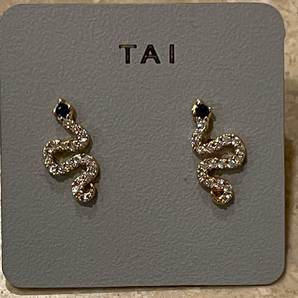 Tai Gold snake crystal Stud Earrings Brand new - Picture 1 of 2